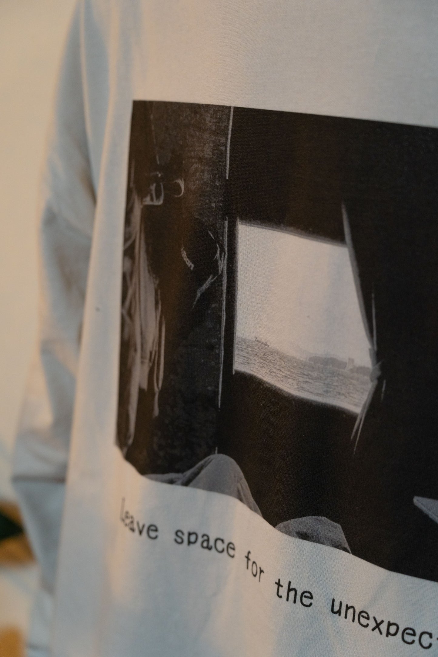 Leave space Tシャツ